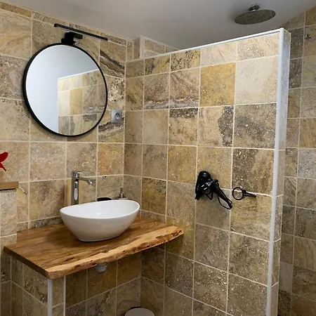 Holiday home Gite Avec Piscine Privee Au Coeur D'une Foret De Chenes Proche De Vallon Pont D'arc Saint Alban Auriolles