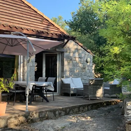 Gite Avec Piscine Privee Au Coeur D'une Foret De Chenes Proche De Vallon Pont D'arc Holiday home *